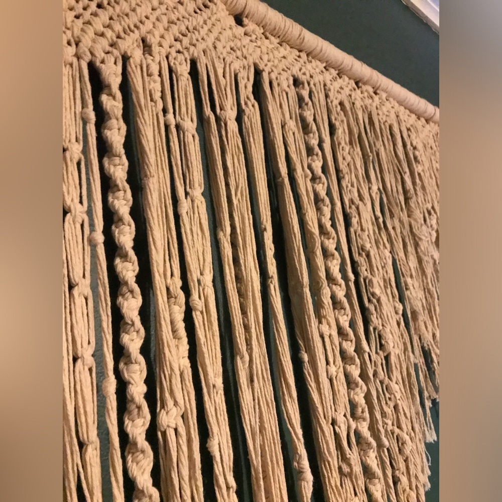 Handmade macrame wall hanging - Picture 4 of 4